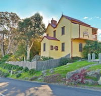 Two Story Bed  Breakfast - Kawana Tourism