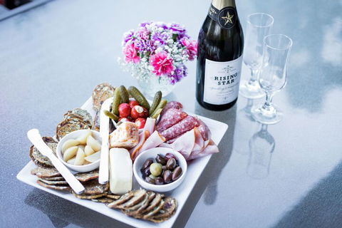 Misty Valley Country Cottages - Kawana Tourism 6