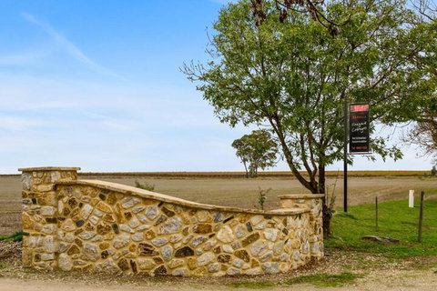 Barossa Vineyard Cottages - Kawana Tourism 5