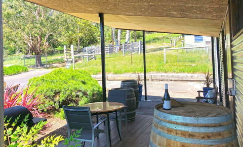 Valley Farm Vineyard Cottages - Kawana Tourism 1