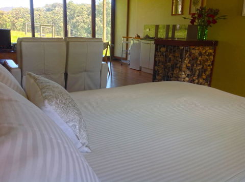 Valley Farm Vineyard Cottages - Kawana Tourism 3