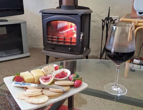 Milton Country Cottages - Kawana Tourism 1