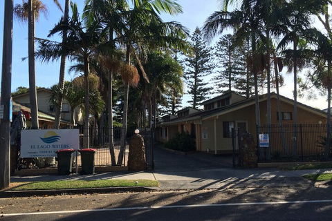 El Lago Waters Tourist Park - Kawana Tourism 1