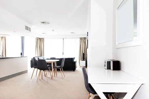 Ocean Views Resort - Kawana Tourism 5