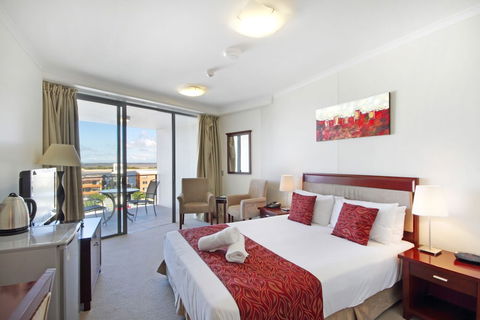 Ocean Views Resort - Kawana Tourism 3