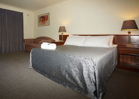 Seaton Arms Motor Inn - Kawana Tourism 2