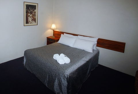 Seaton Arms Motor Inn - Kawana Tourism 5
