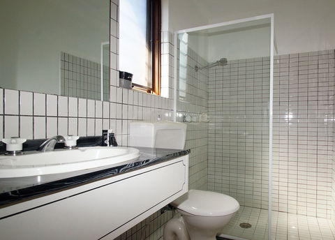 Seaton Arms Motor Inn - Kawana Tourism 4