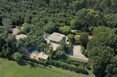 Summerhills Retreat Byron Bay - Kawana Tourism 4
