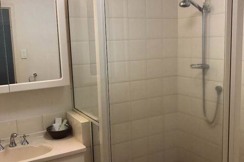 Cocos Beach Bungalows - Kawana Tourism 6