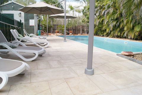 Cocos Beach Bungalows - Kawana Tourism 2