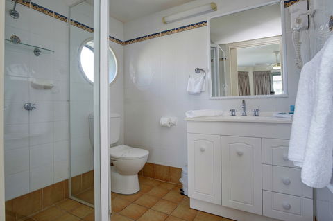 Sails Luxury Apartments, Forster - Kawana Tourism 5