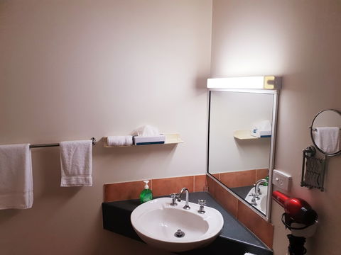 Rainforest Motel - Kawana Tourism 4