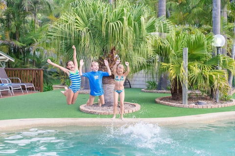 The Palms At Avoca - Kawana Tourism 3