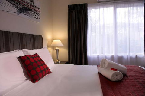 Admiral Motor Inn - Kawana Tourism 6