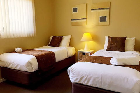 Admiral Motor Inn - Kawana Tourism 5
