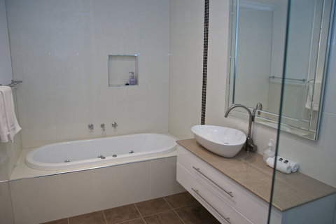 Yarra Glen Racecourse Apartments - Kawana Tourism 4