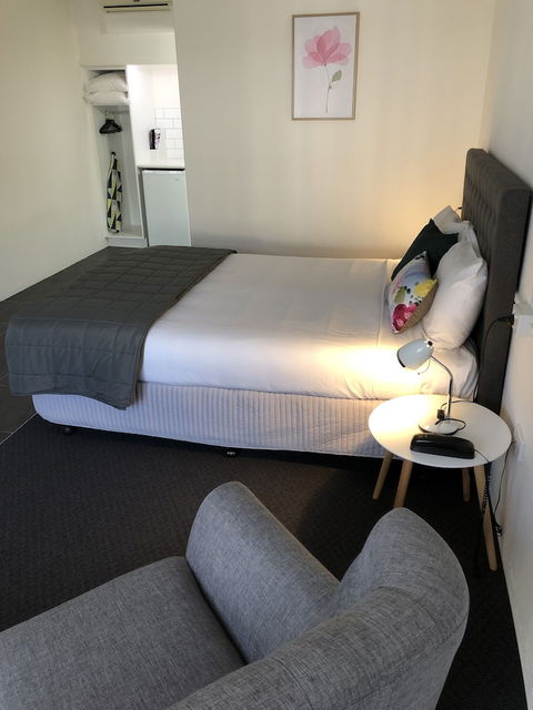 Commodore Motor Inn Albury - Kawana Tourism 6
