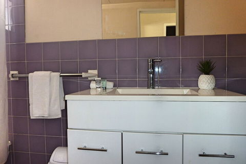 Jadran Motel & El Jays Holiday Lodge - Kawana Tourism 4