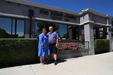 The Town House Motor Inn - Kawana Tourism 6