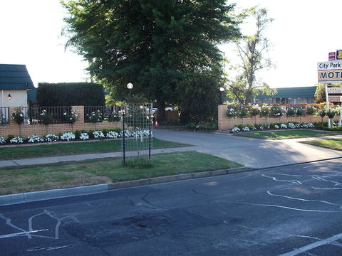 City Park Motel & Apartments - Kawana Tourism 0