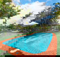 Moby Dick Waterfront Resort Motel - Kawana Tourism