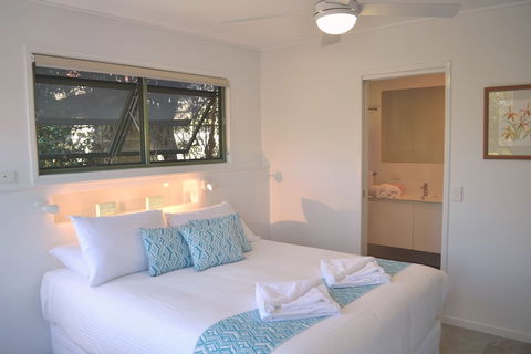 The Retreat Beach Houses - Kawana Tourism 4