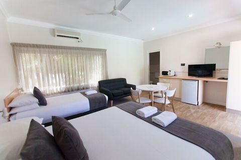 Jasmine Lodge Motel - Kawana Tourism 5