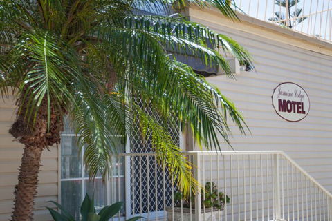 Jasmine Lodge Motel - Kawana Tourism 1
