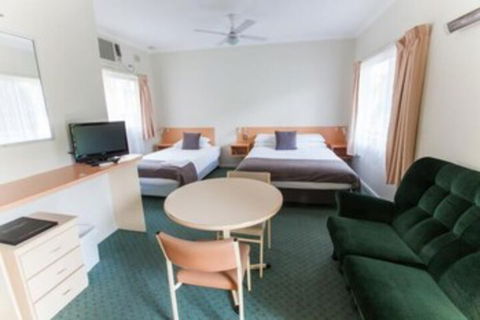 Jasmine Lodge Motel - Kawana Tourism 4