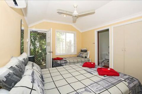 Jacaranda Guest House - Kawana Tourism 2