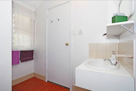 Jacaranda Guest House - Kawana Tourism 4