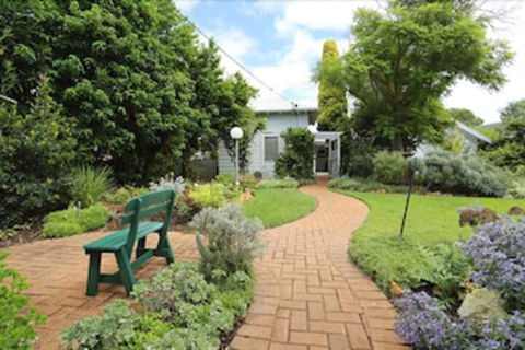 Jacaranda Guest House - Kawana Tourism 0