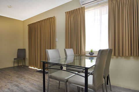 Gale Street Motel And Villas - Kawana Tourism 6