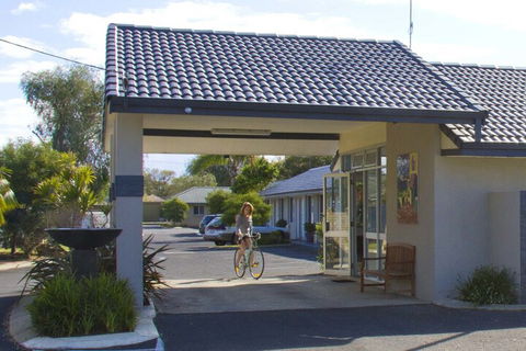 Gale Street Motel And Villas - Kawana Tourism 1
