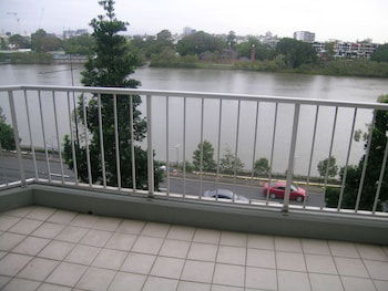 Fairthorpe Apartments - Kawana Tourism 0