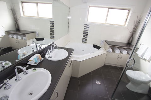 Rsl Club Motel - Kawana Tourism 6