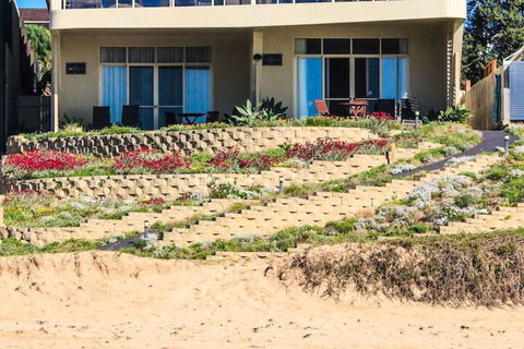 Al Mare Beachfront Retreat - Kawana Tourism 1