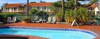 Aquarius Resort Holiday Apartments - Kawana Tourism 1