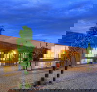 Motel Meneres - Kawana Tourism