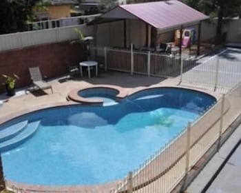 Courtyard Motor Inn - Kawana Tourism 1