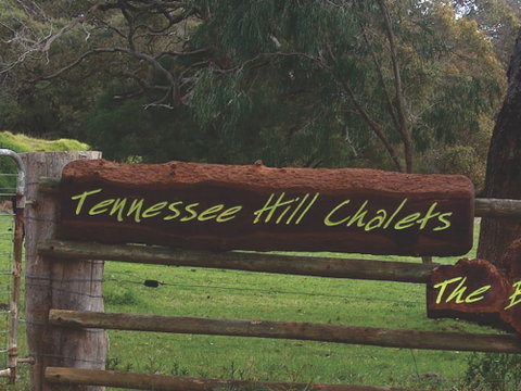Tennessee Hill Chalets - Kawana Tourism 4