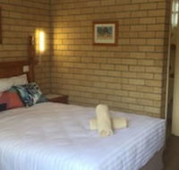 Lake Front Motel - Kawana Tourism
