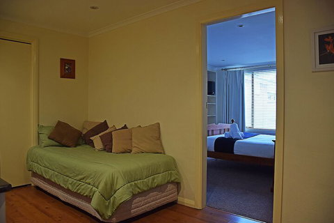 Cole House Apartments - Kawana Tourism 7