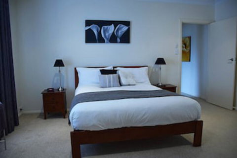 Cole House Apartments - Kawana Tourism 0