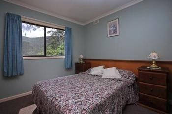 Kingsway Holiday Flats & Gariwerd House. - Kawana Tourism 1