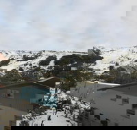 Falls Creek Hotel - Kawana Tourism