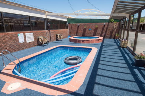 Elm Court Motel - Kawana Tourism 1