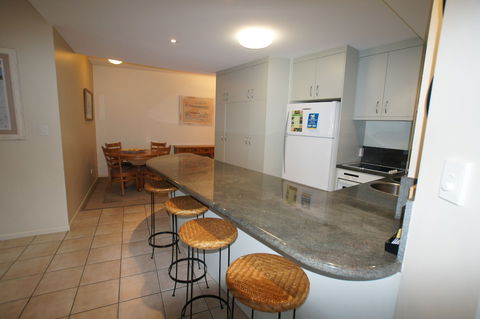 Windward Passage Holiday Apartments - Kawana Tourism 5