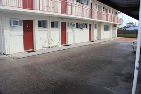 Caloundra Suncourt Motel - Kawana Tourism 1